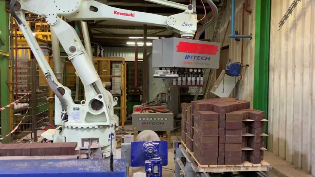Installatie die klinkers en stenen tot machinaal pakket palletiseert
